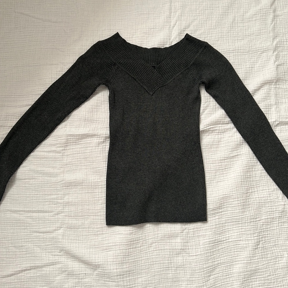 Ribbed Gray V-Neck Longsleeve